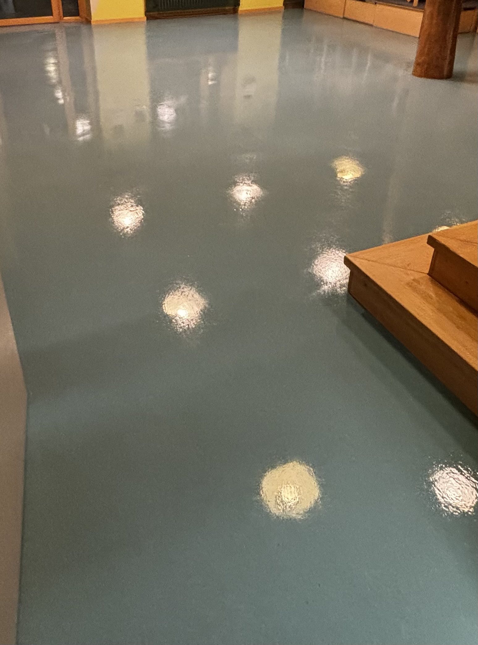 Grundreinigung eines Linoleum-Bodens – EASY Nürnberg, Großraum Nürnberg